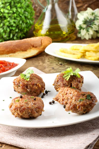 Bakso dengan bawang putih, peterseli dan bawang — Stok Foto