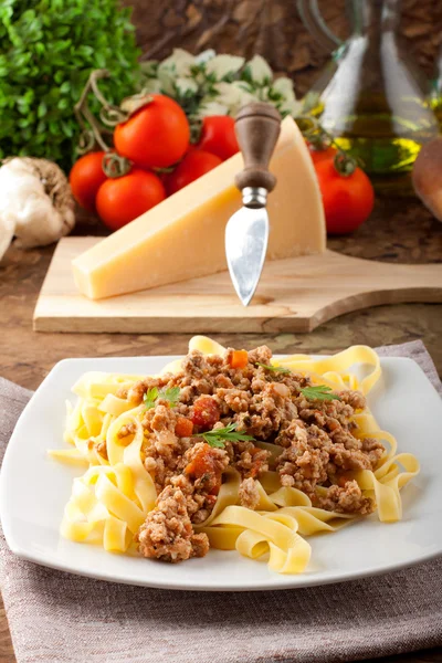 Fettuccine med köttfärssås — Stockfoto