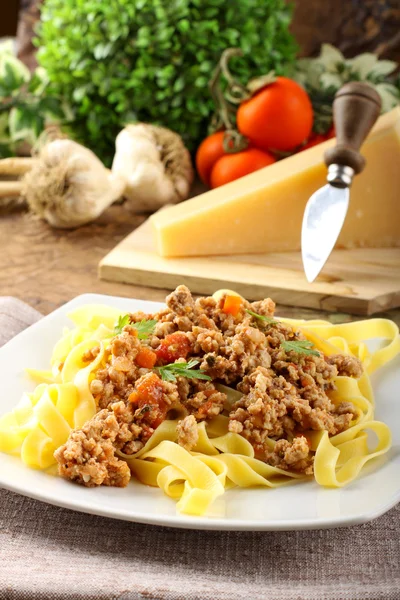 Fettuccine med köttfärssås — Stockfoto