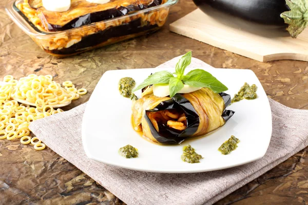 Rolled eggplant stuffed with pasta — Stock Photo, Image
