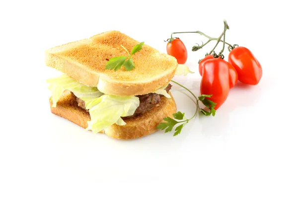 Гамбургер с мясом, салатом и помидорами — стоковое фото