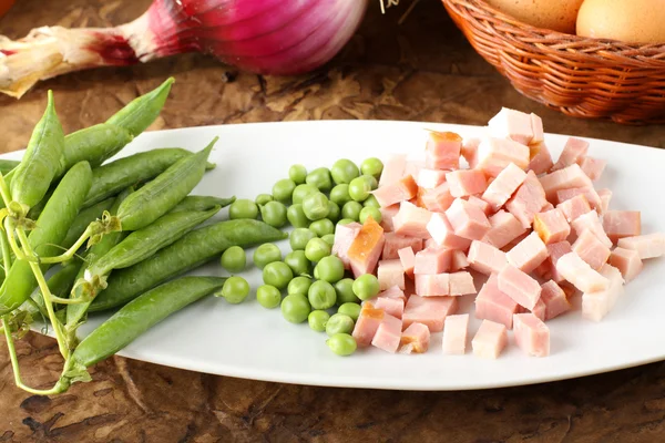 Bacon and fresh peas on dish — Stock Photo, Image