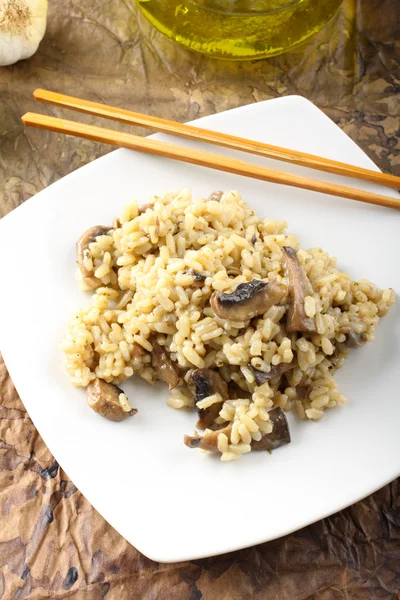 Risotto com cogumelos frescos — Fotografia de Stock