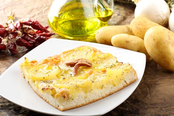 Pizza con patate — Foto Stock