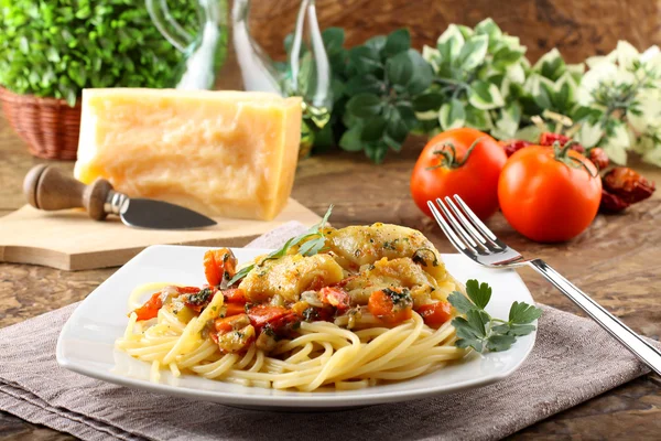 Pasta with fresh grouper fillet — Stock Photo, Image