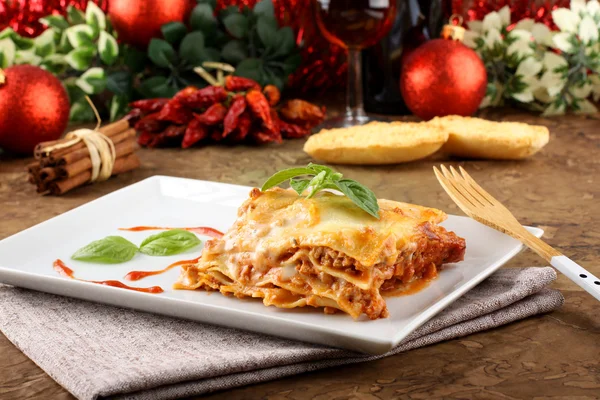 Lasagne con salsa di pomodoro e bechamel — Foto Stock