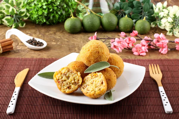 Arancini rijst en vlees — Stockfoto