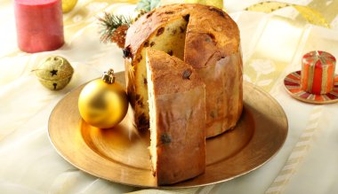 karmaşık arka plan üzerinde panettone ve Noel süslemeleri ile tablo