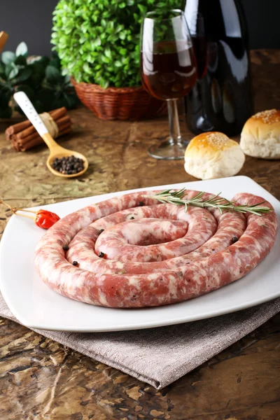 Salsiccia cruda siciliana con pepe e rosmarino — Foto Stock