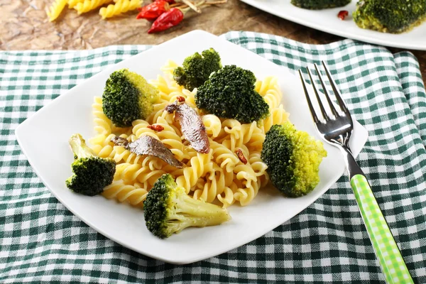 Pasta with fresh broccoli and anchovies — Stock Photo, Image