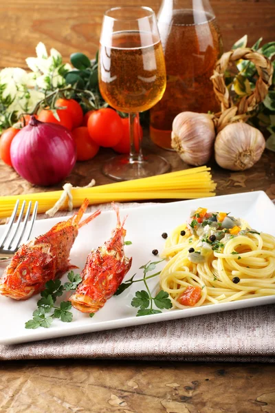 Spagetti friss tenger gyümölcsei leves — Stock Fotó