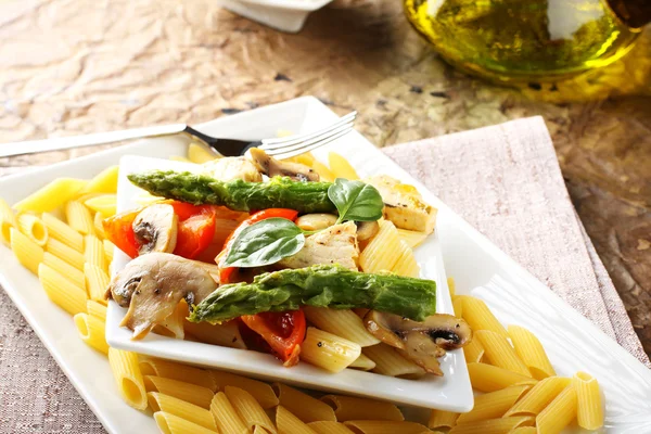 Pasta with fresh tuna, mushrooms and asparagus — Stock Photo, Image
