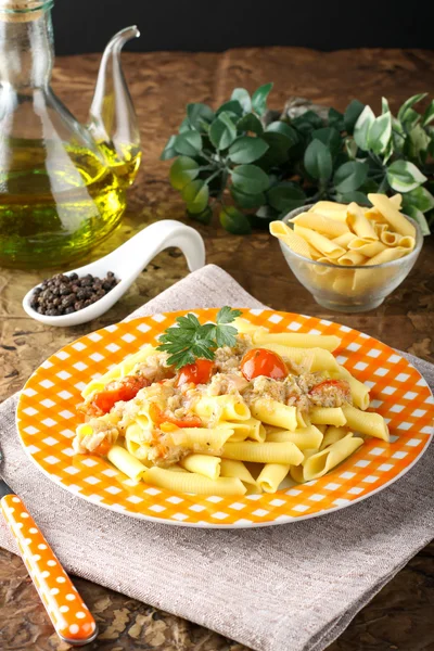 Pasta with crab meat and tomatoes