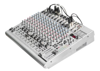 Kayıt stüdyosu için müzik karıştırma konsolu. Beyaz arkaplanda izole 