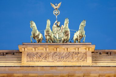 brandenburg kapısı, gece, quadriga'ya berlin
