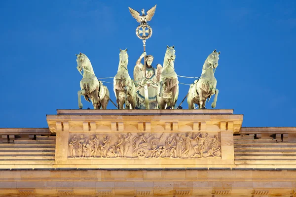 Квадрига на Бранденбурзьких воріт на ніч, Берлін — стокове фото