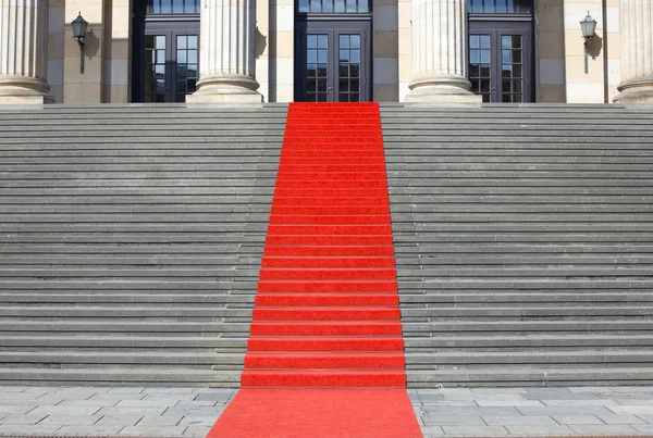 Escaleras de alfombra roja —  Fotos de Stock