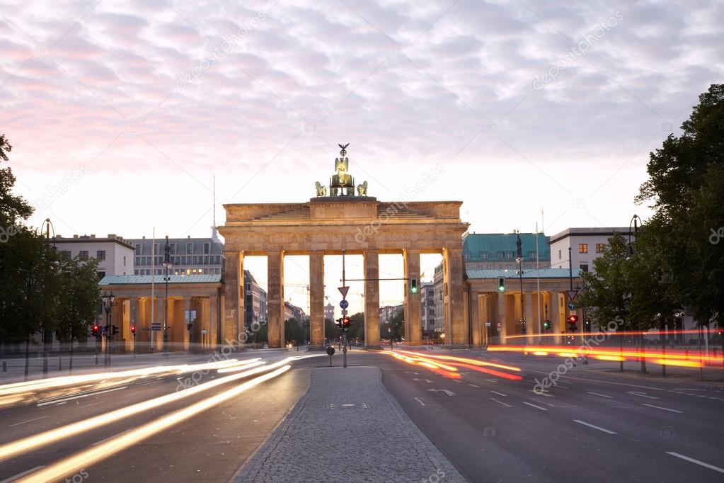 Brandenburg gate, Strasse des 17 Juni, Berlin