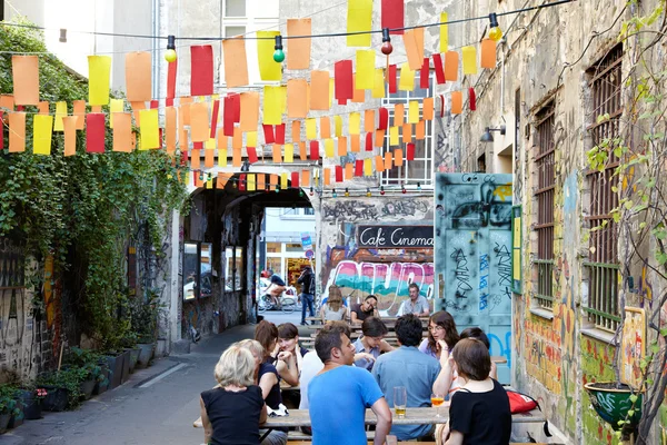 Corte de arte de graffiti en Berlín, en verano — Foto de Stock