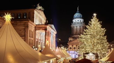 Noel pazarı içinde gendarmenmarkt, berlin