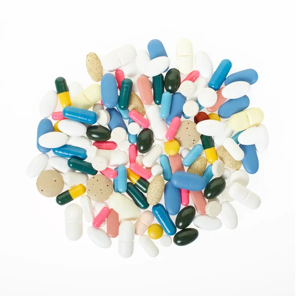 Pilule et tas de capsules médicales colorées — Photo