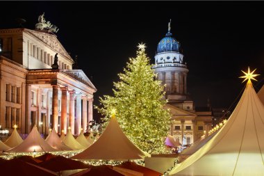 Noel pazarı içinde gendarmenmarkt, berlin