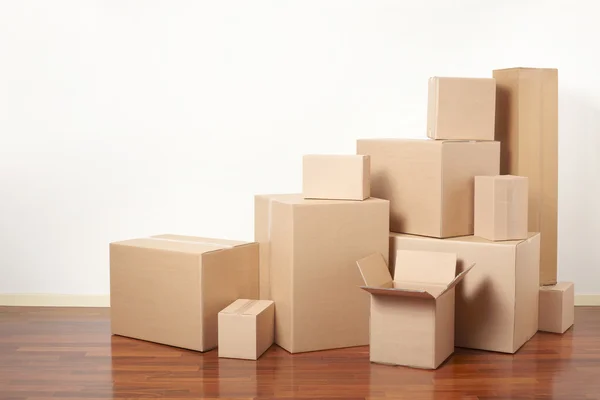 Cardboard boxes in apartment, moving day — Stock Photo, Image