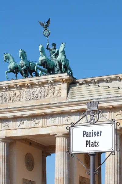 Pariser platz schild, brandenburger tor, berlin — Stockfoto