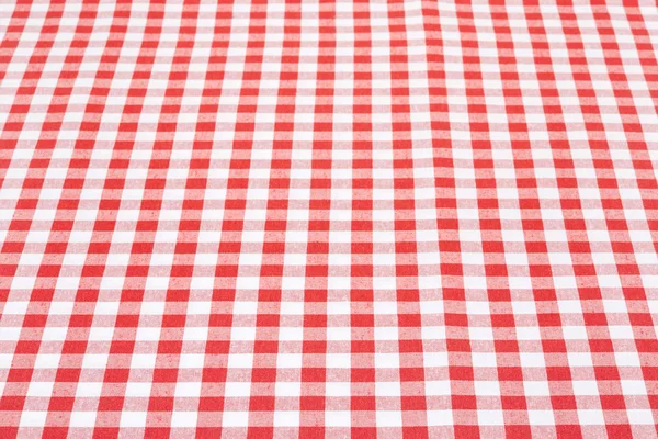 Masa örtüsü kırmızı ve beyaz arka plan bakış açısı — Stok fotoğraf