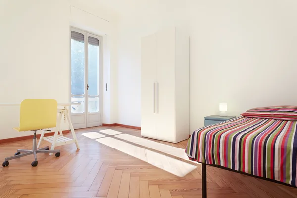 Chambre simple, design intérieur simple — Photo