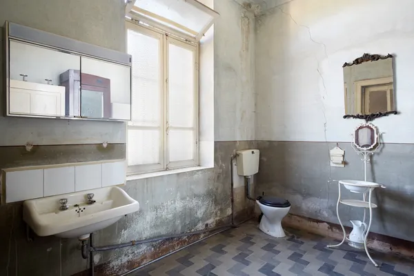 Old bathroom — Stock Photo, Image