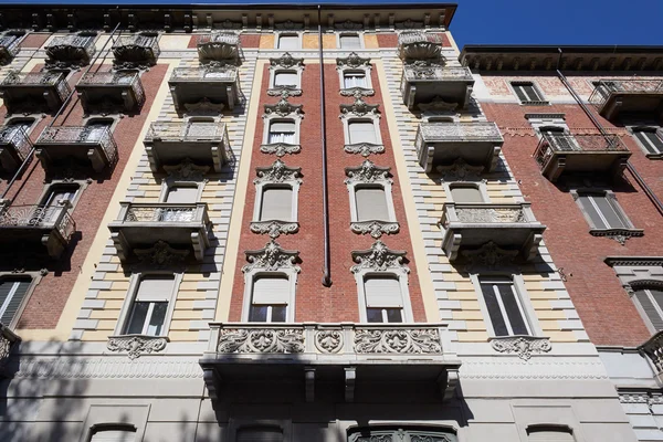 Фасад старого здания в Европе — стоковое фото