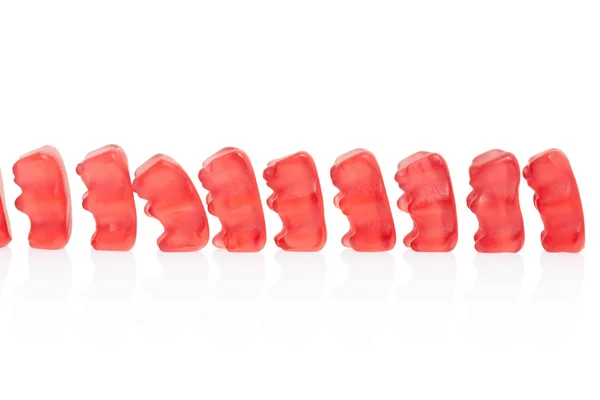 Gummy ursos doces fila isolado em branco — Fotografia de Stock