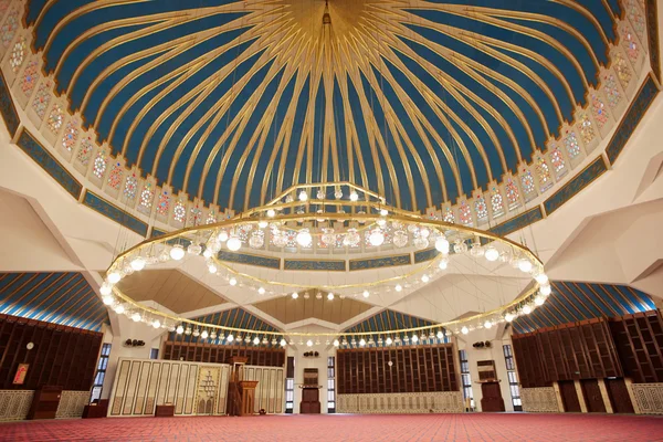 Intérieur de la mosquée King Abdullah I à Amman, Jordanie — Photo