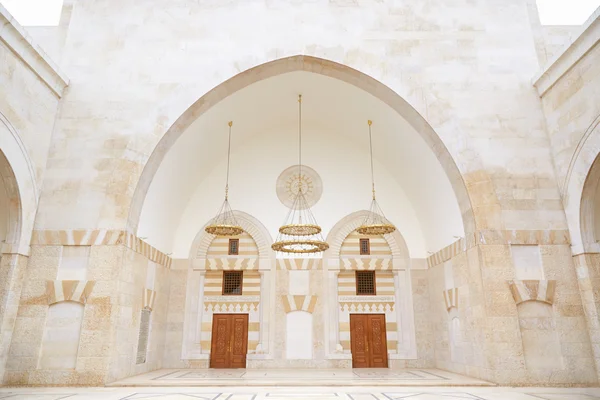 Intérieur de la mosquée en Amman, Jordanie — Photo