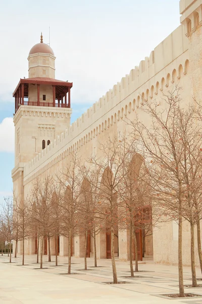 King Hussein Bin Talal mosque minaret in Amman,  Jordan — Stock Photo, Image