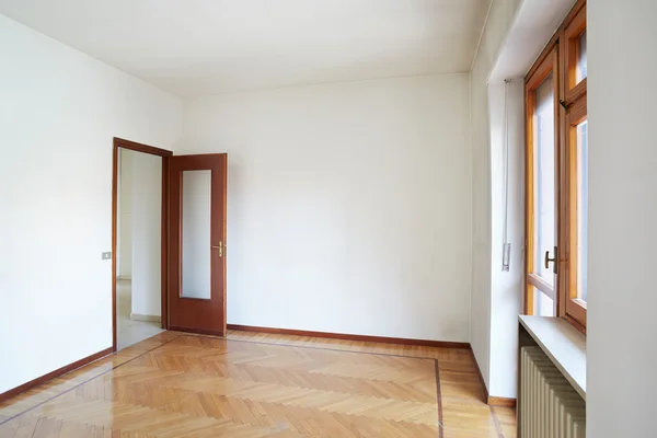 Empty room in normal apartment — Stock Photo, Image