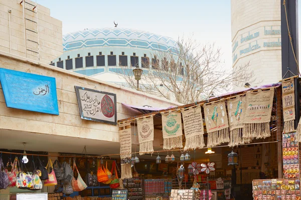 Bazar cerca de la mezquita Rey Abdullah I en Ammán, Jordania — Foto de Stock