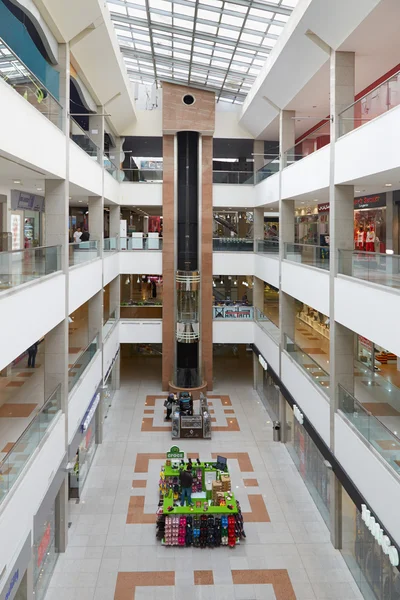 Mecca mall interiors with people in Amman, Jordan — Stock Photo, Image