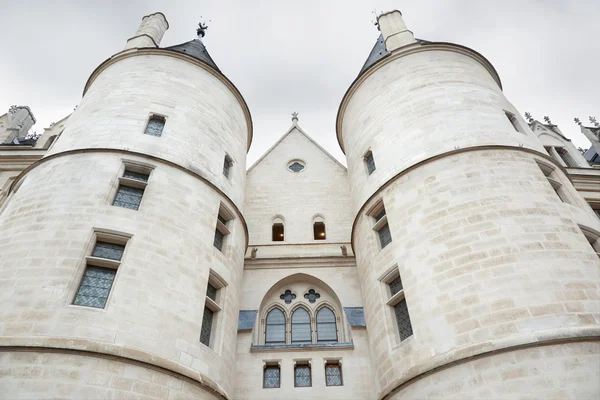 Κονσιερζερί παλάτι στο Παρίσι, Γαλλία — Φωτογραφία Αρχείου