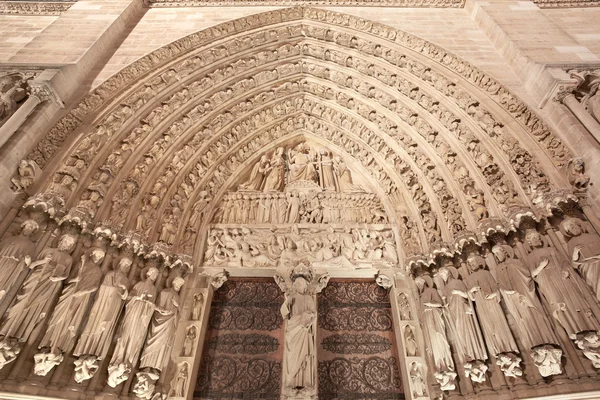 Notre Dame, portal de la catedral de París, estatuas santas — Foto de Stock