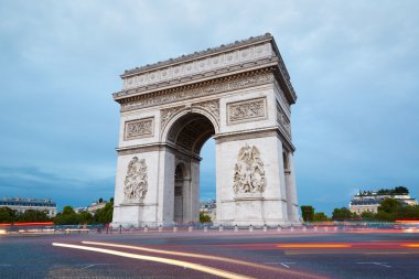 Paris Arc de Triomphe'ye akşam