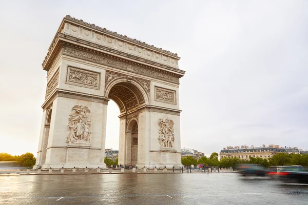 Arco del Triunfo en París por la mañana, Francia — Foto de Stock