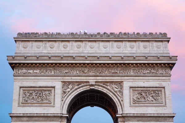 Arc de Triomphe in Paris, roof top with tourists — Stock Photo, Image