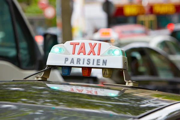Parijse taxi teken in Parijs, Frankrijk — Stockfoto