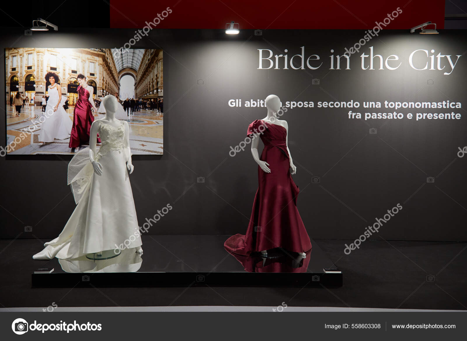 Milán Italia Abril 2022 Novia Ciudad Exposición Fotografía