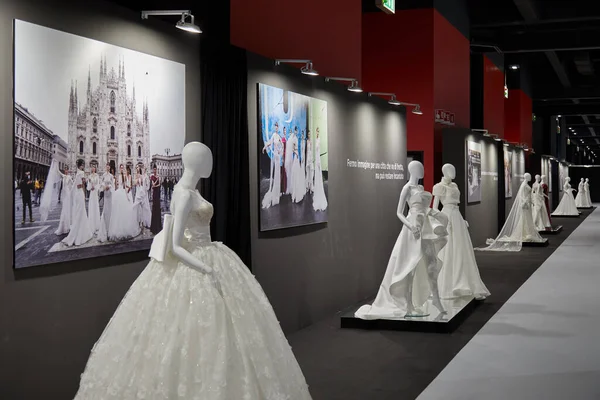 Milano Italia Aprile 2022 Sposa Città Mostra Fotografica Vestiario Alla — Foto Stock