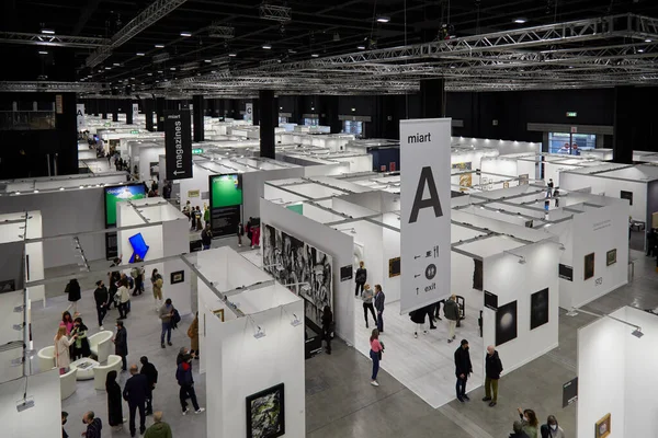 Милан Италия Апреля Миарт 2022 Люди Коллекционеры Выставке Современного Искусства — стоковое фото