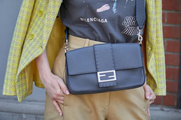 Milan Italy June 2022 Woman Black Leather Fendi Bag Beige — ストック写真