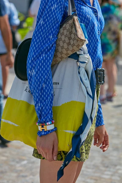 Milan Italy June 2022 Woman Hermes Bracelet Gucci Bag Blue — Stock Photo, Image